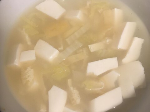 豆腐、白菜、油揚げの味噌汁